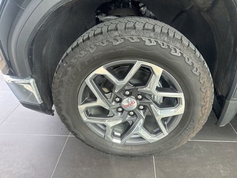 Used 2025 GMC Sierra 1500 SLT image 6