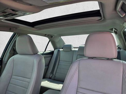 Used 2017 Toyota Camry XLE w/ Moonroof Package FWD image 16