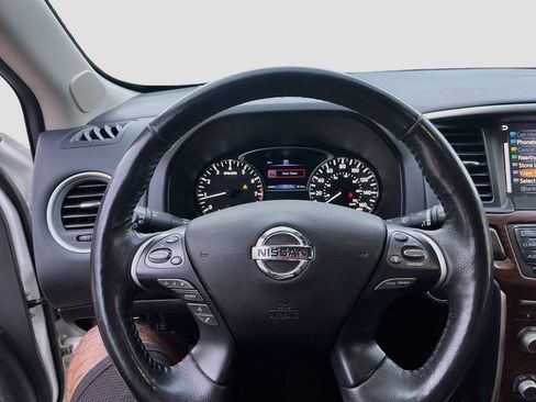 Used 2020 Nissan Pathfinder Platinum FWD image 11