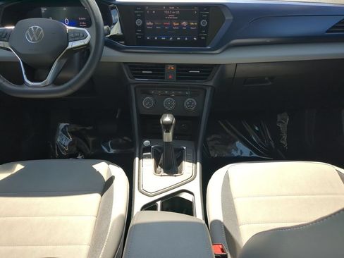 Certified 2022 Volkswagen Taos SE FWD image 15