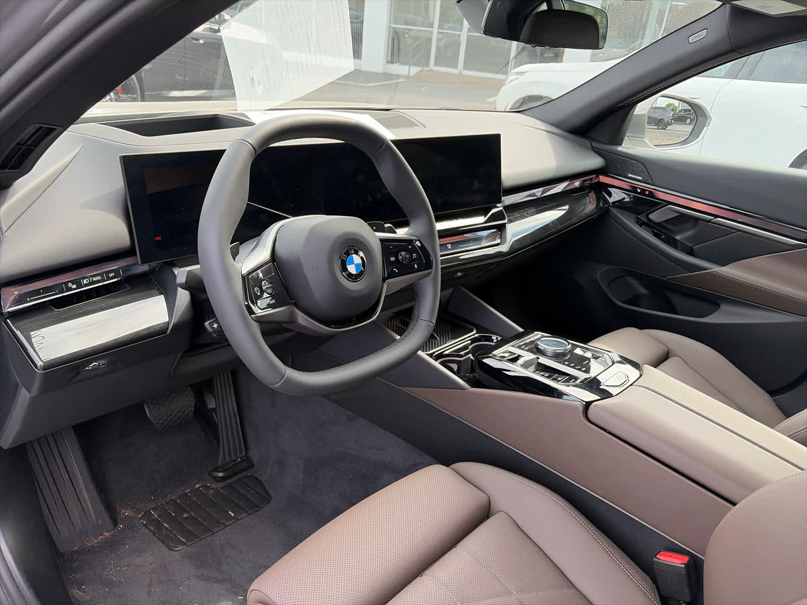 Used 2027 BMW 530i RWD image 9