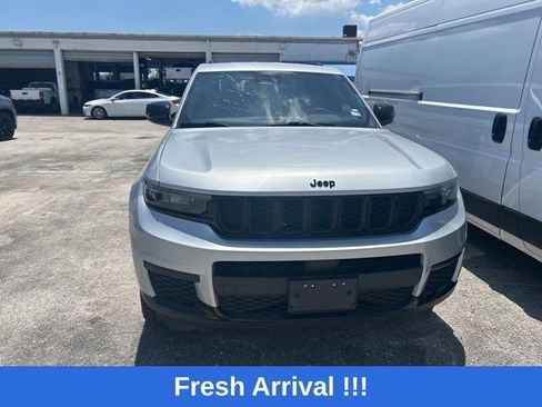 Used 2023 Jeep Grand Cherokee L Laredo RWD image 4