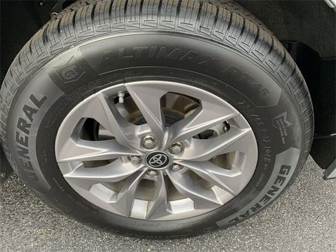 Used 2024 Toyota Sienna LE image 34