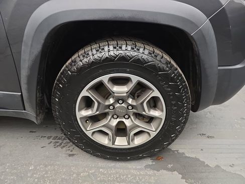 Used 2020 Jeep Cherokee Trailhawk w/ Cold Weather Group image 12