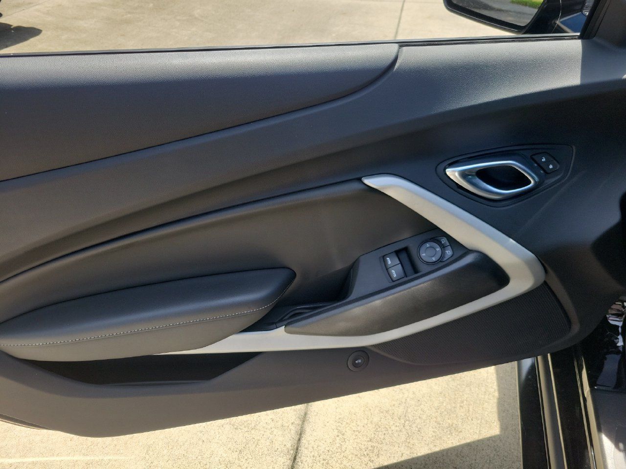 Used 2022 Chevrolet Camaro SS RWD image 9