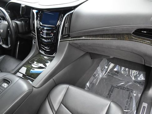 Used 2019 Cadillac Escalade ESV Platinum AWD/4WD image 40