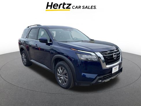 Used 2025 Nissan Pathfinder SV image 1