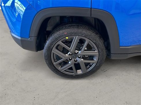 New 2026 Jeep Compass Latitude image 14