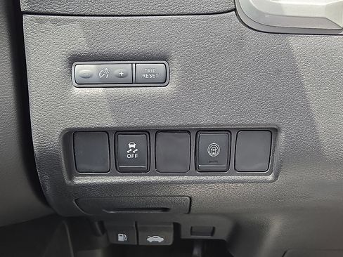 Used 2023 Nissan Murano SV AWD/4WD image 25
