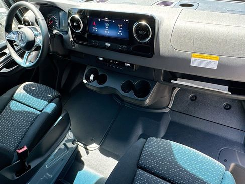 New 2025 Mercedes-Benz Sprinter 2500 image 24