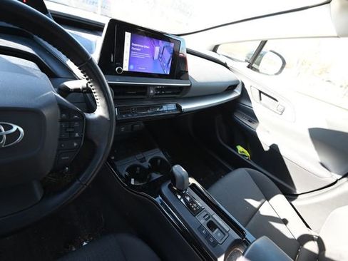 Used 2023 Toyota Prius LE image 6