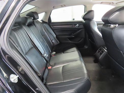Used 2018 Honda Accord Touring image 28
