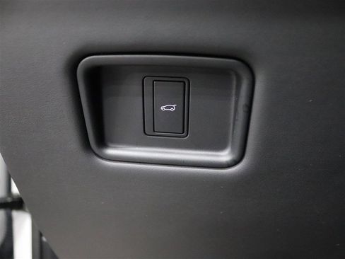 Used 2024 Land Rover Range Rover Sport SE image 35