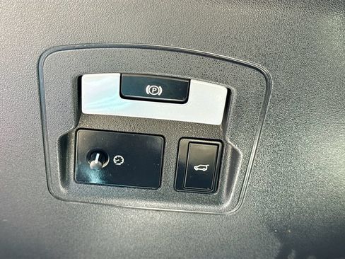 Used 2020 Land Rover Range Rover Velar S AWD/4WD image 34