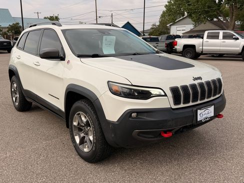 Used 2019 Jeep Cherokee Trailhawk AWD/4WD image 4