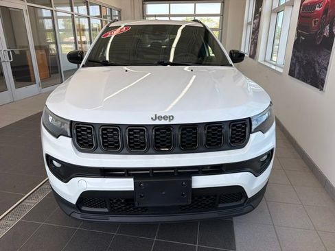 Used 2024 Jeep Compass Latitude AWD/4WD image 2