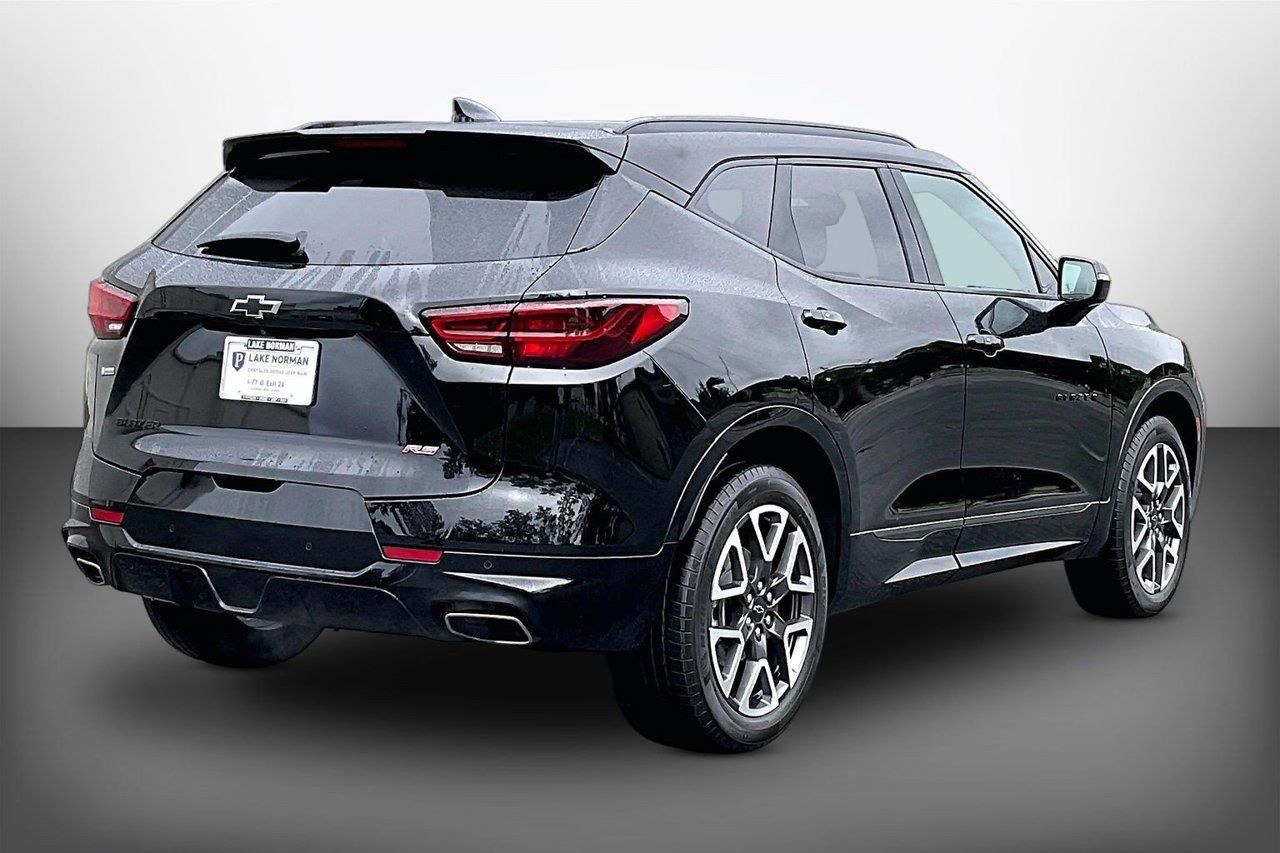 Used 2023 Chevrolet Blazer RS w/ Enhanced Convenience Package FWD image 8