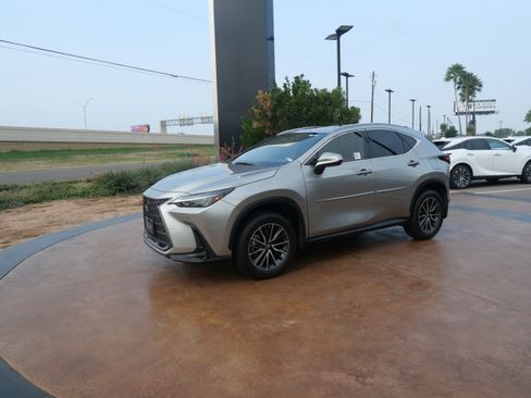 Certified 2023 Lexus NX 250 FWD w/ Premium Package image 6