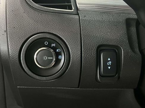 Used 2013 Ford Taurus SEL image 25