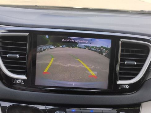 Used 2023 Chrysler Pacifica Touring-L FWD image 26