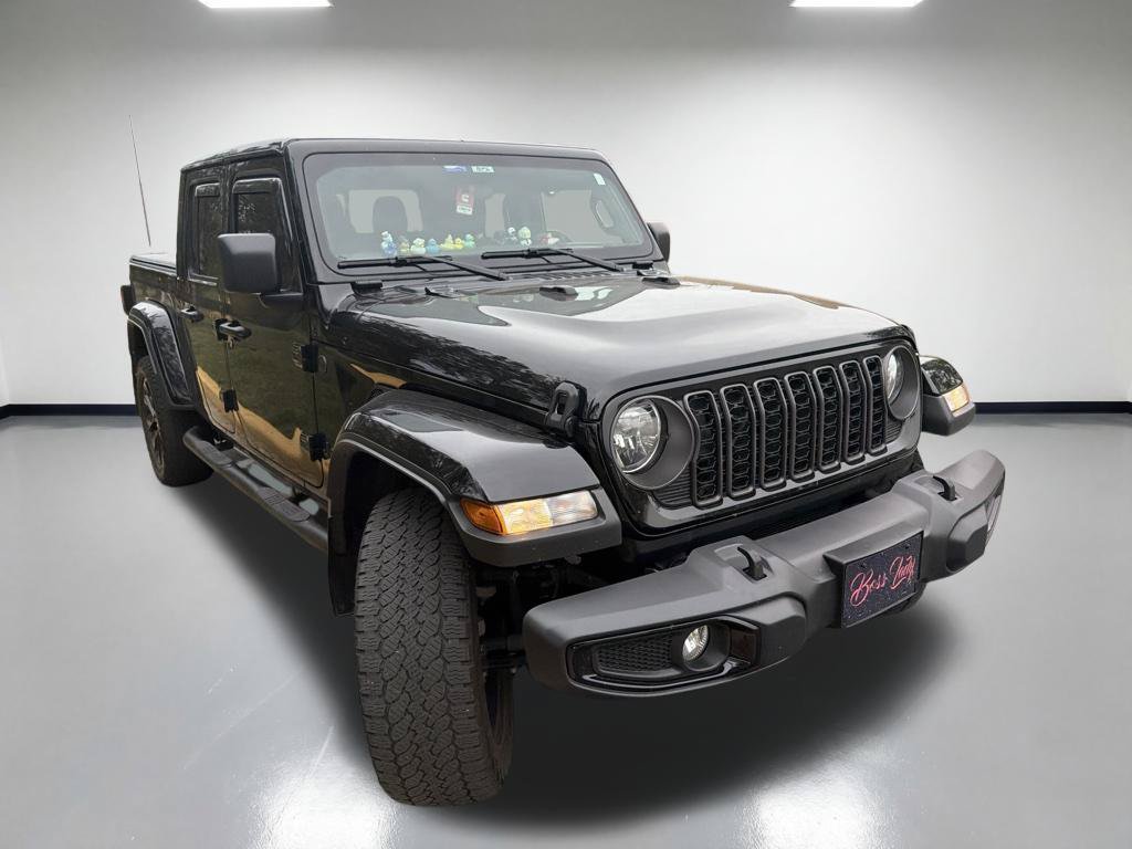 Used 2024 Jeep Gladiator Sport AWD/4WD image 2