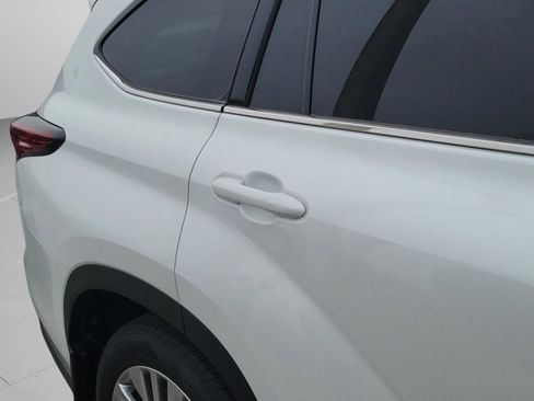 Used 2024 Toyota Highlander Platinum image 16