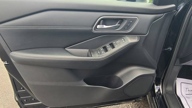 Used 2025 Nissan Rogue Platinum AWD/4WD image 11