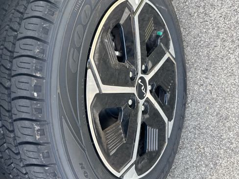 Used 2024 Kia Niro EX FWD image 4