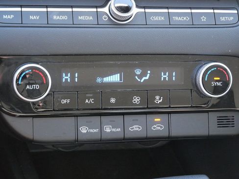 Used 2024 Hyundai Elantra SEL image 37