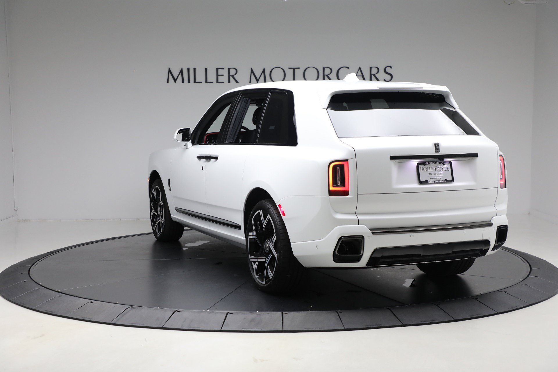 Certified 2025 Rolls-Royce Cullinan Black Badge AWD/4WD image 8