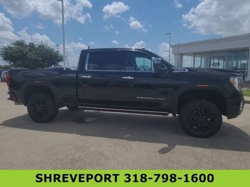 Certified 2022 GMC Sierra 2500 Denali w/ Denali Black Diamond Edition AWD/4WD image 2