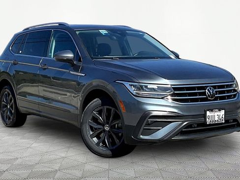 Used 2023 Volkswagen Tiguan SE AWD/4WD image 1