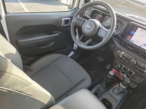 Certified 2024 Jeep Wrangler Rubicon image 16
