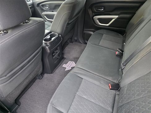 Used 2018 Nissan Titan SV w/ SV Convenience Package image 19