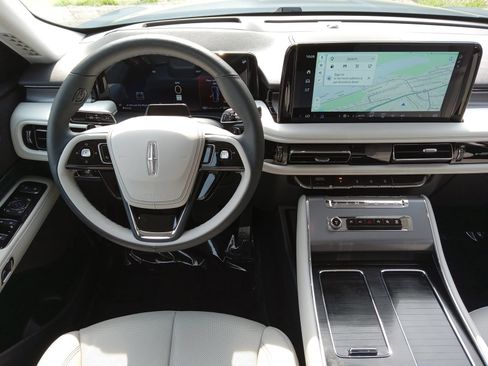 Used 2025 Lincoln Aviator AWD w/ Jet Appearance Package image 14