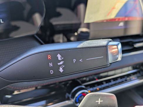 Used 2025 Chevrolet Equinox RS w/ Convenience Package III image 23