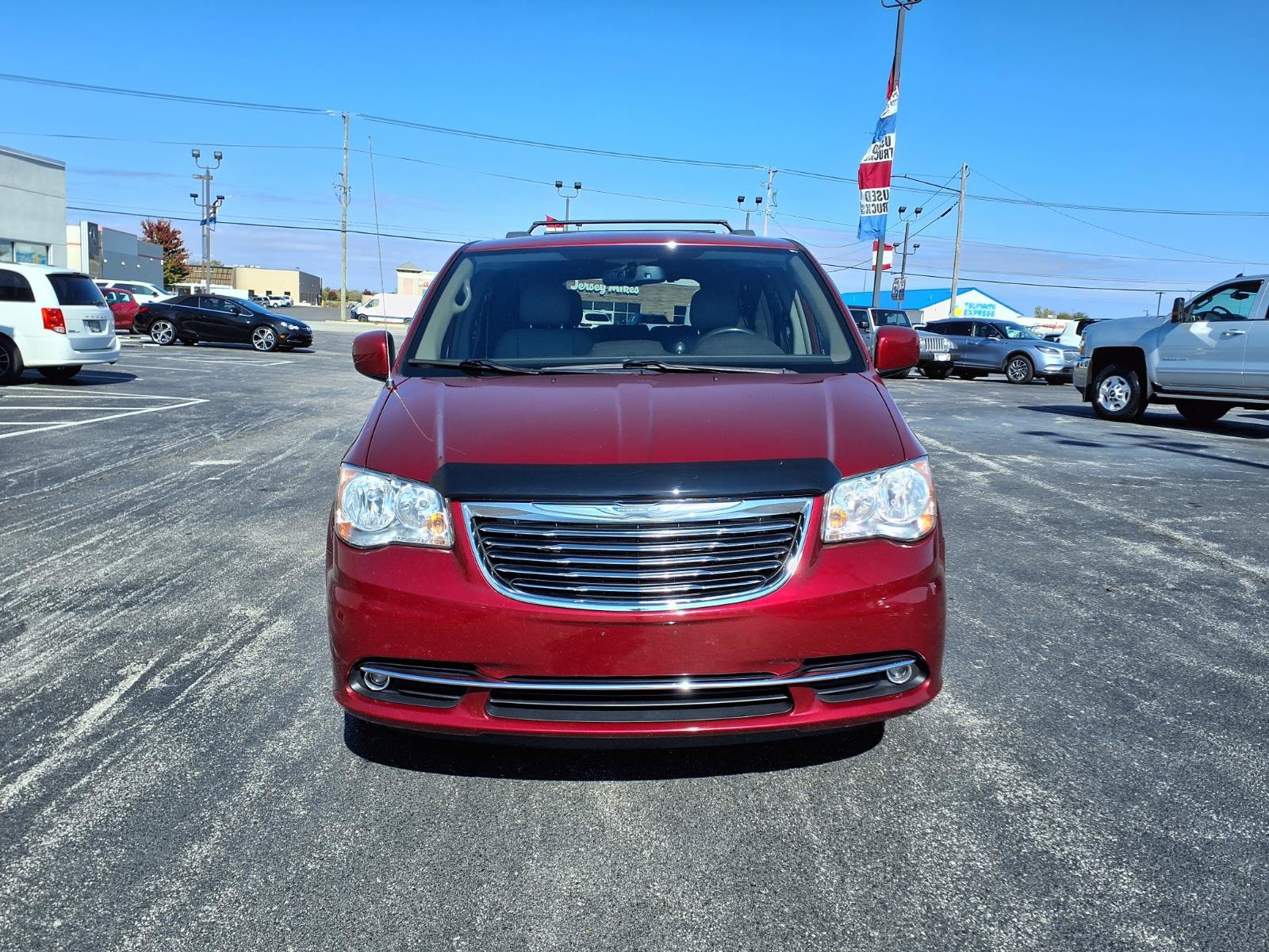 Used 2014 Chrysler Town & Country Touring FWD image 2