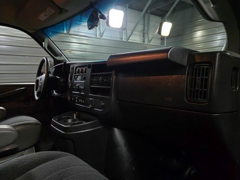 Used 2019 GMC Savana 2500 w/ Driver Convenience Package image 16