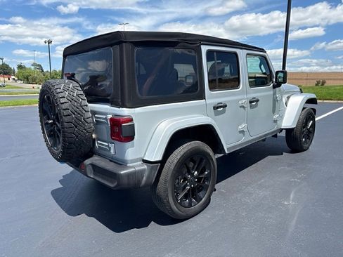 Used 2024 Jeep Wrangler Unlimited Sahara AWD/4WD image 5