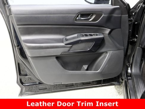 Used 2023 Nissan Pathfinder S image 12