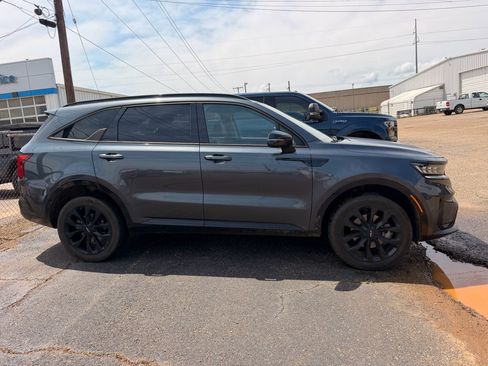 Used 2023 Kia Sorento SX AWD/4WD image 4