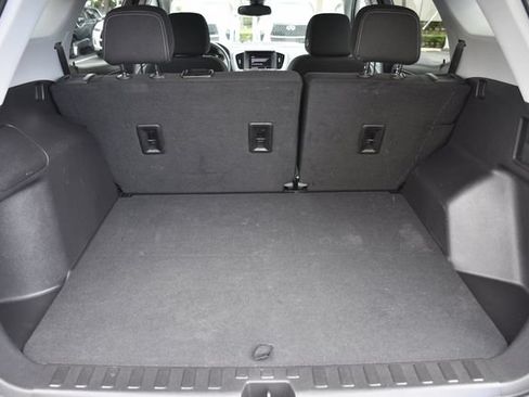 Used 2024 GMC Terrain SLE w/ Driver Convenience Package FWD image 30