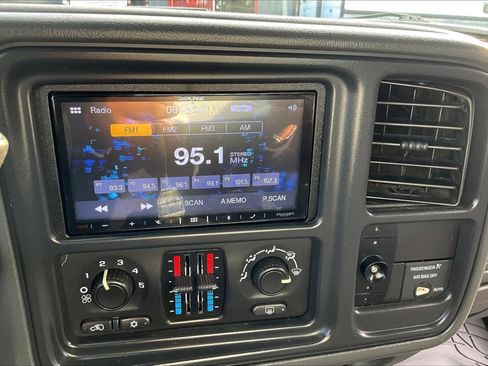 Used 2004 GMC Sierra 1500 SLE w/ Light Duty Power Package AWD/4WD image 14