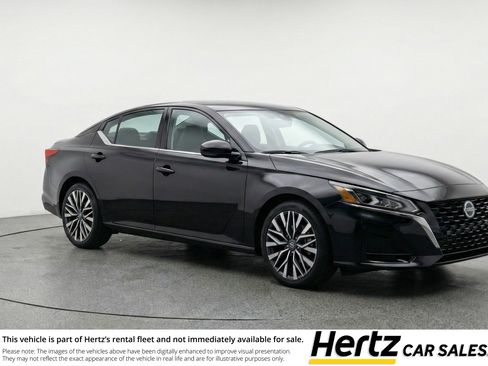 Used 2025 Nissan Altima 2.5 SV image 1