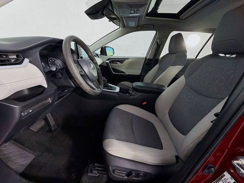 Used 2021 Toyota RAV4 XLE w/ Convenience Package FWD image 12