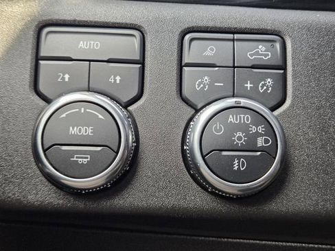 Used 2025 GMC Sierra 1500 SLT AWD/4WD image 22