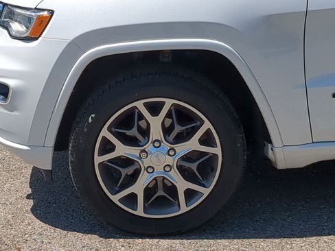 Used 2020 Jeep Grand Cherokee Overland AWD/4WD image 14