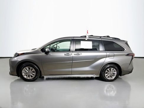 Certified 2026 Toyota Sienna LE image 4