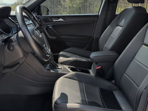 Used 2021 Volkswagen Tiguan SE R-Line image 12