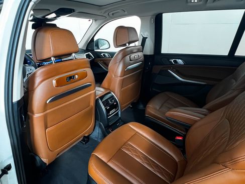 Used 2024 BMW X7 xDrive40i w/ Executive Package image 19